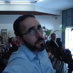Luca Artioli si è appena reso conto che Rondoni e la Spaziani si sono appropriati dello spazio a lui dedicato